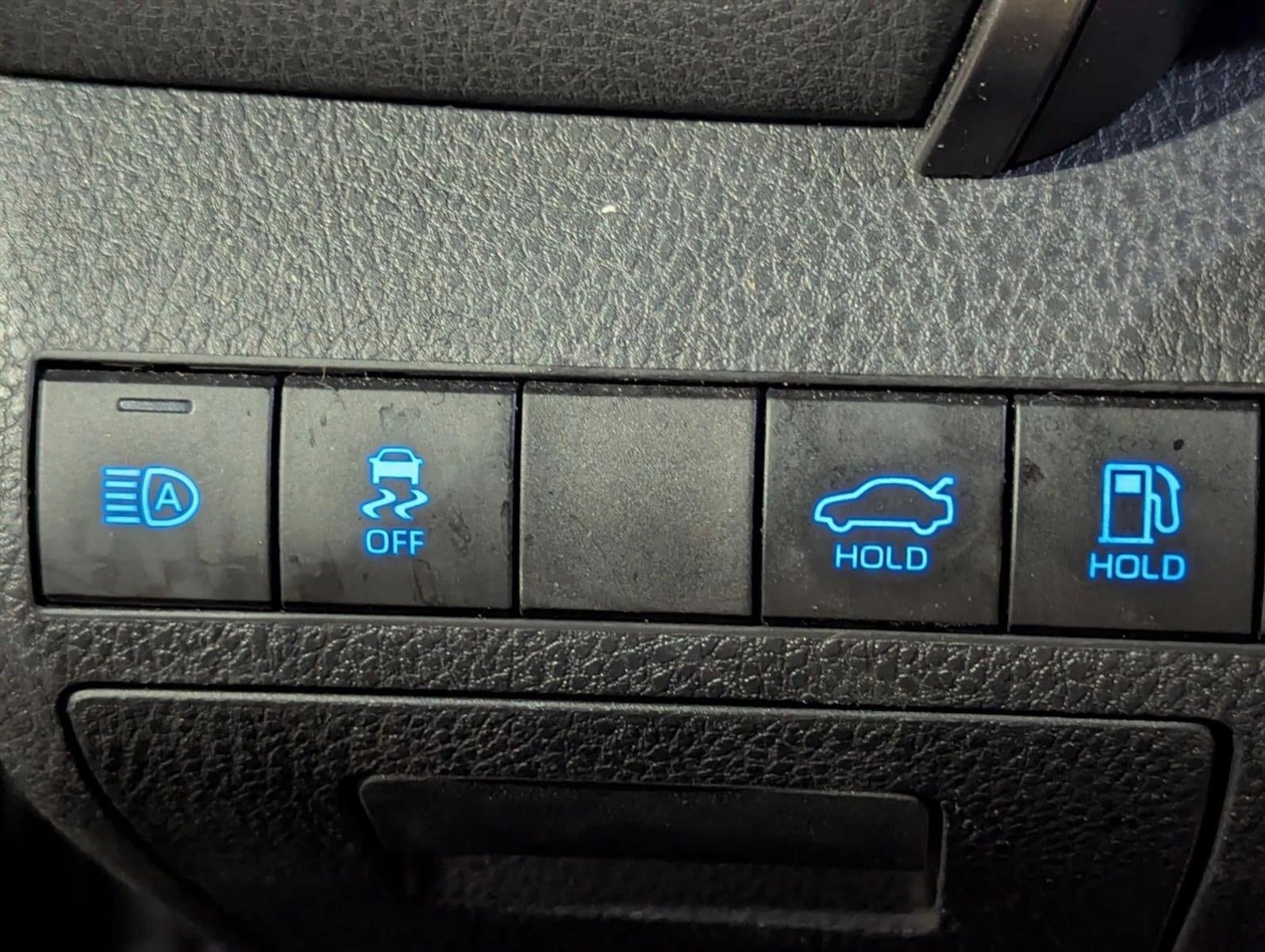 2019 Toyota Camry SE Auto (SE)