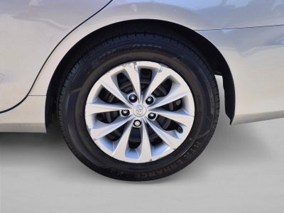2017 Toyota Camry Hybrid LE CVT (Natl)