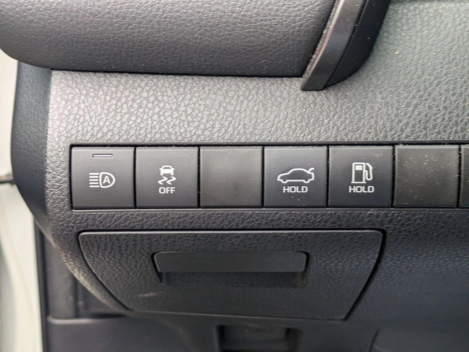 2020 Toyota Camry LE Auto (SE)