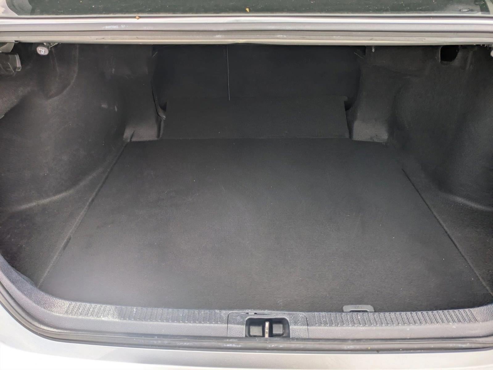 2020 Toyota Camry LE Auto (SE)