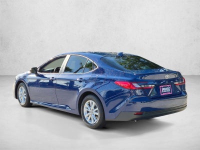 2025 Toyota Camry LE (SE)
