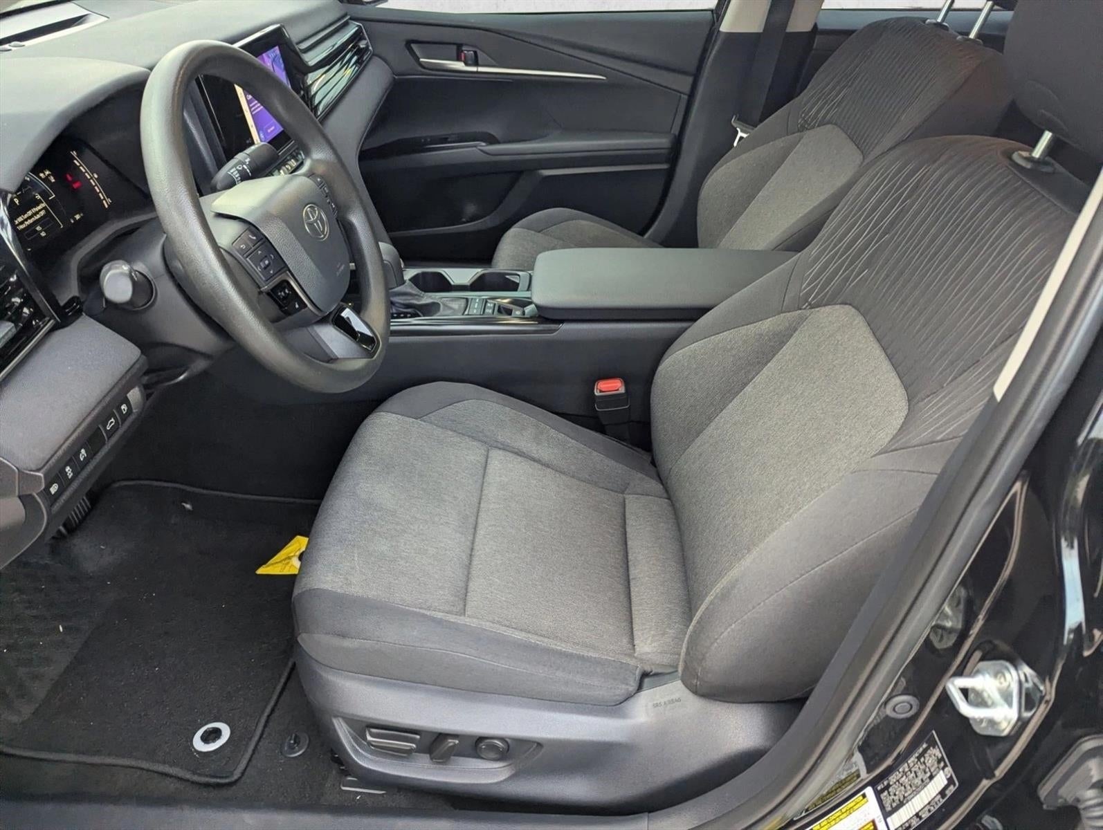 2025 Toyota Camry LE (SE)