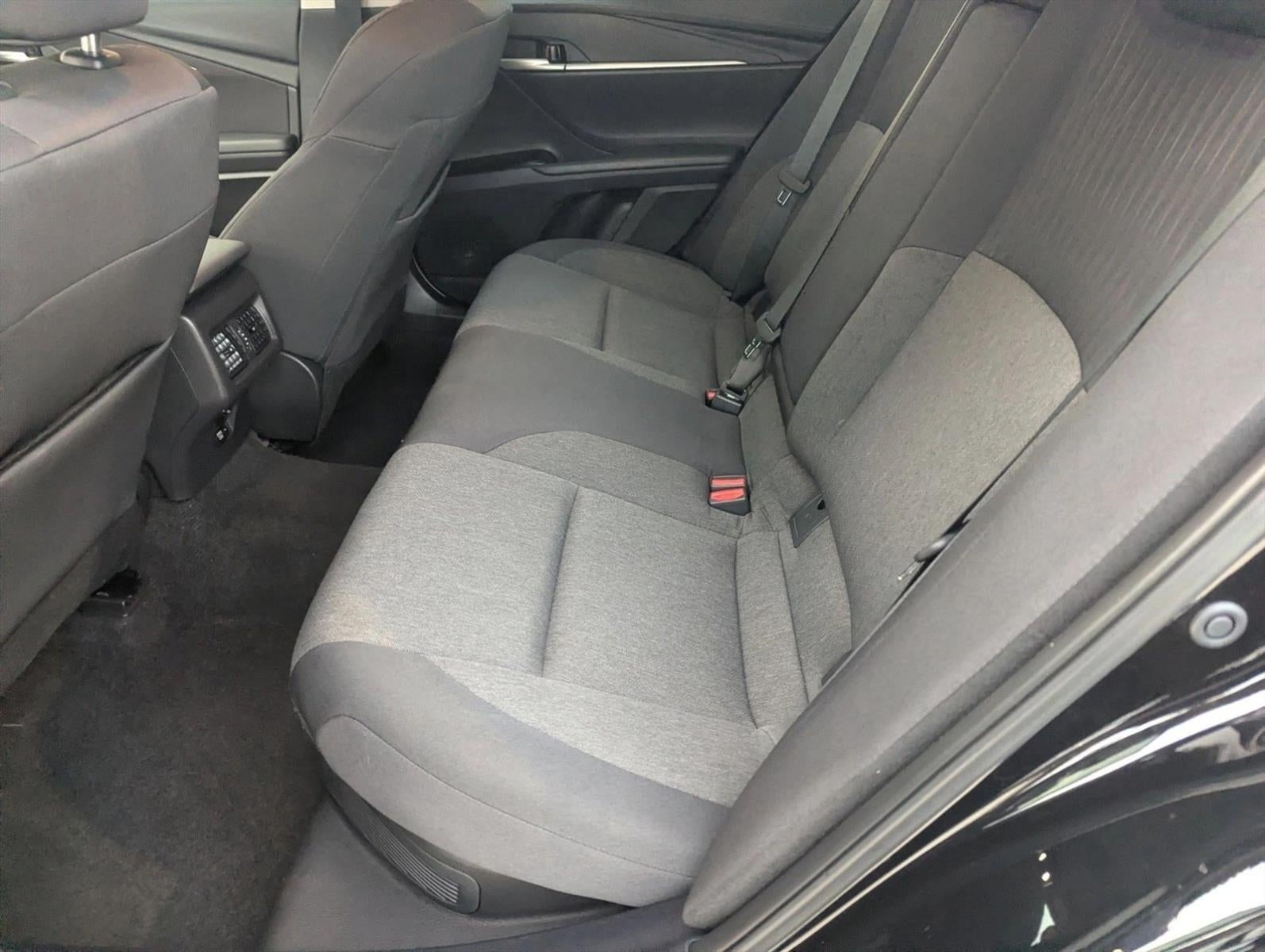 2025 Toyota Camry LE (SE)