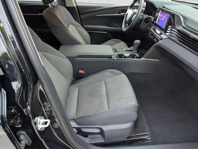 2025 Toyota Camry LE (SE)