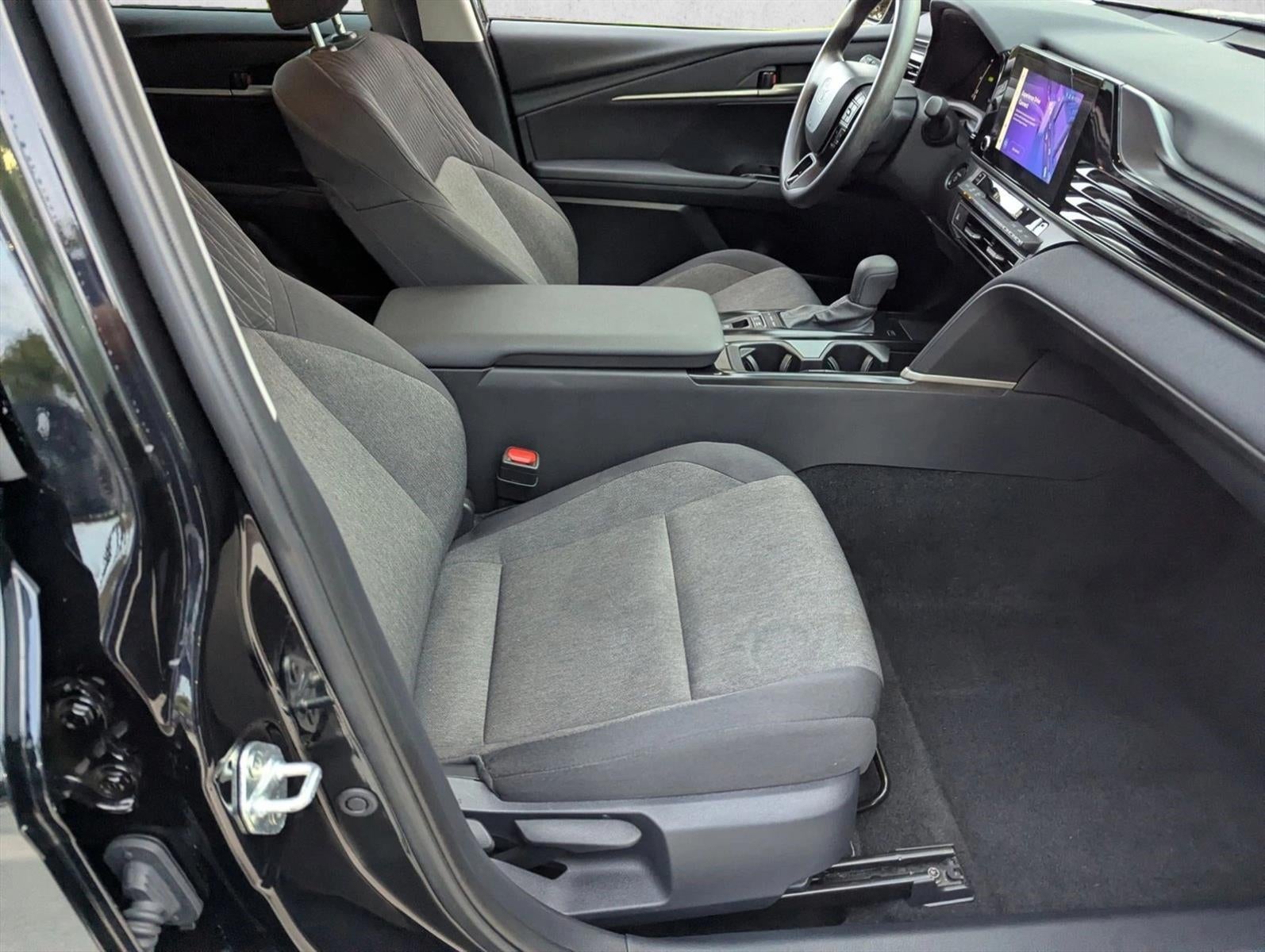 2025 Toyota Camry LE (SE)