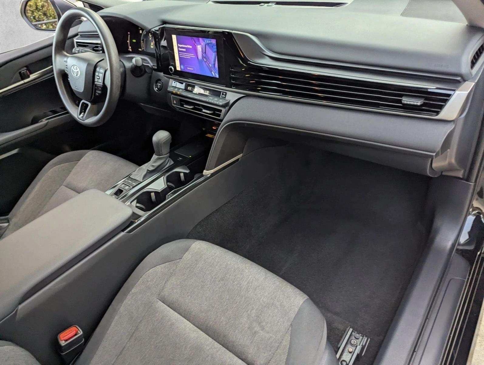 2025 Toyota Camry LE (SE)