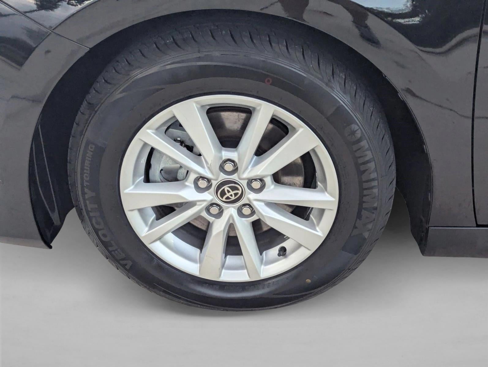 2025 Toyota Camry LE (SE)