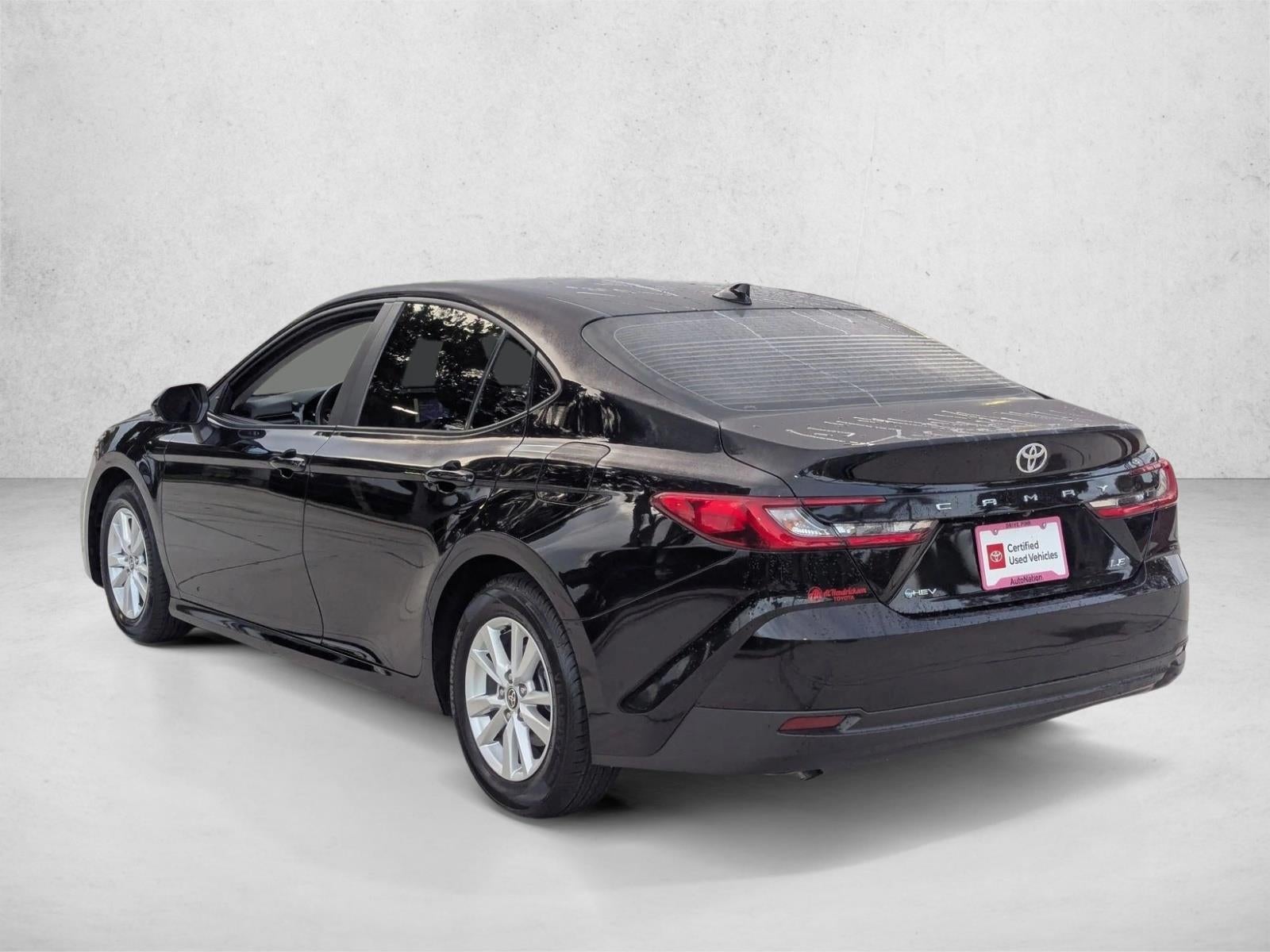 2025 Toyota Camry LE (SE)