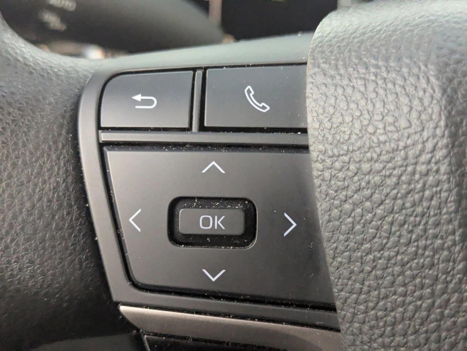 2025 Toyota Camry LE (SE)