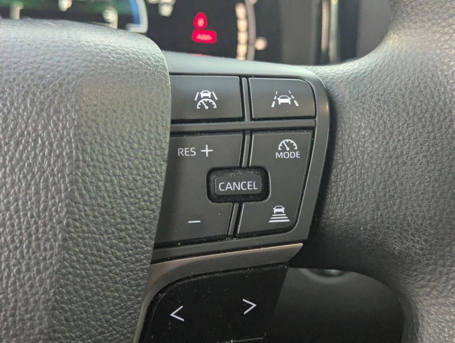 2025 Toyota Camry LE (SE)