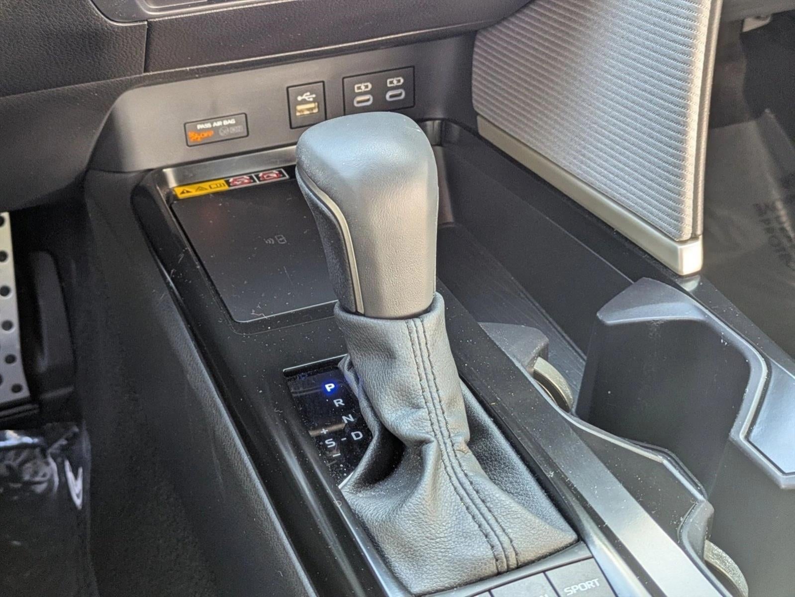 2025 Toyota Camry SE (Natl)