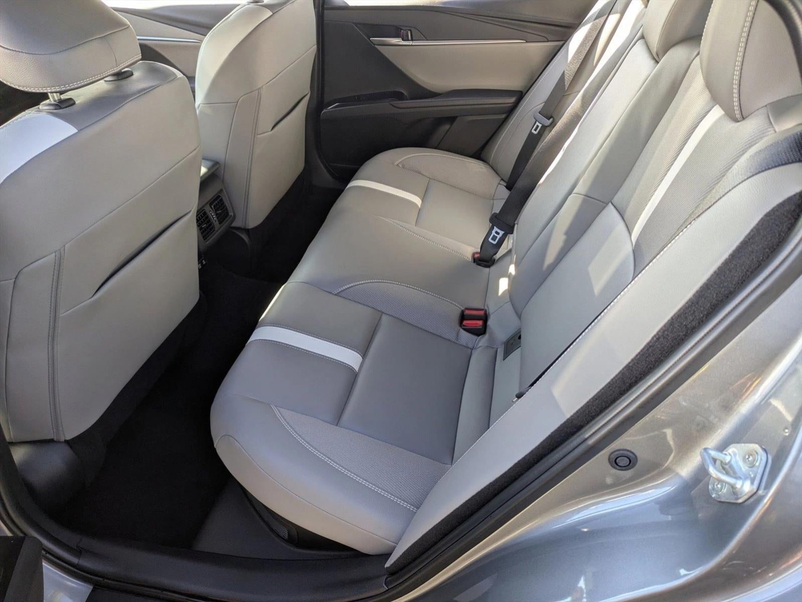 2025 Toyota Camry SE (Natl)