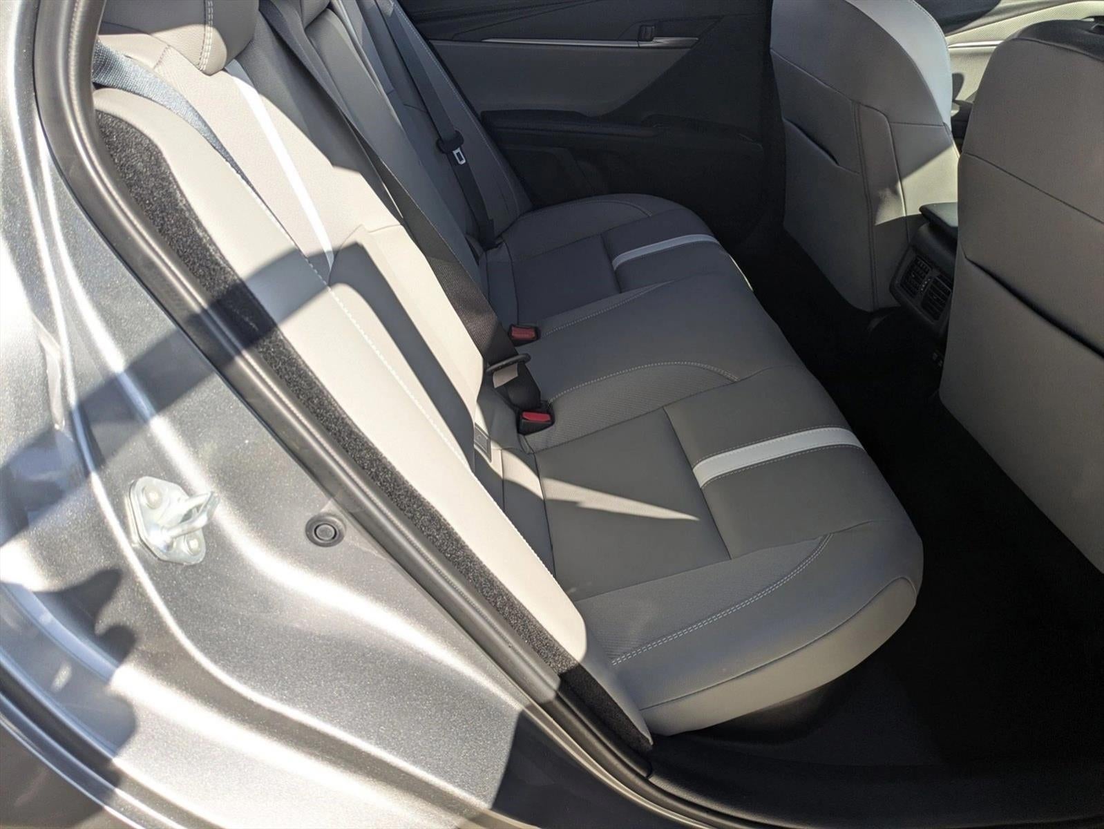 2025 Toyota Camry SE (Natl)