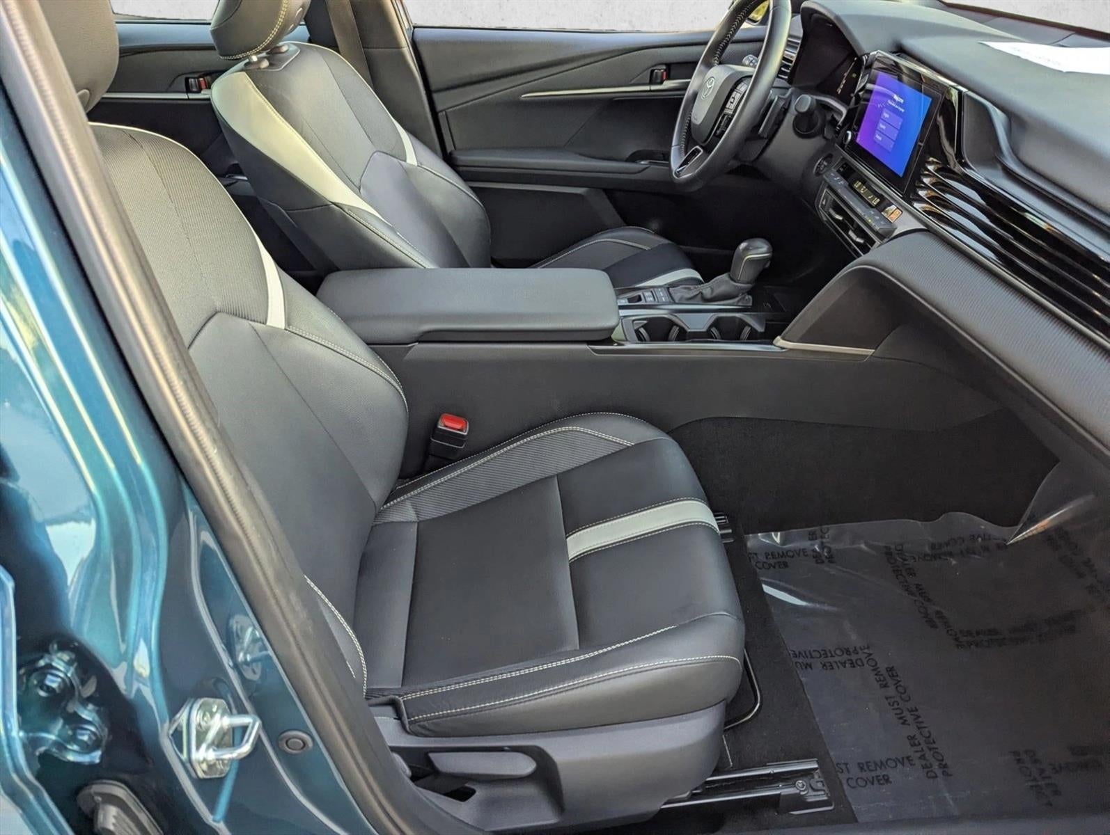 2025 Toyota Camry SE (SE)