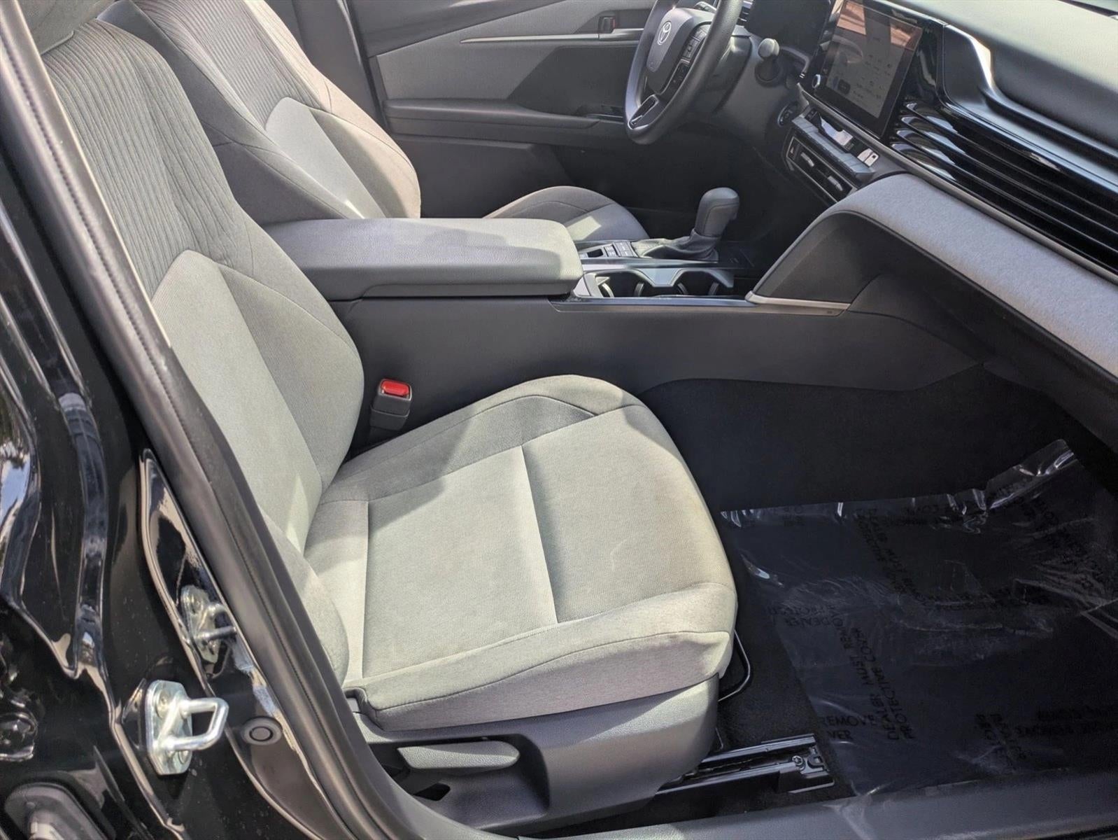 2025 Toyota Camry LE (Natl)