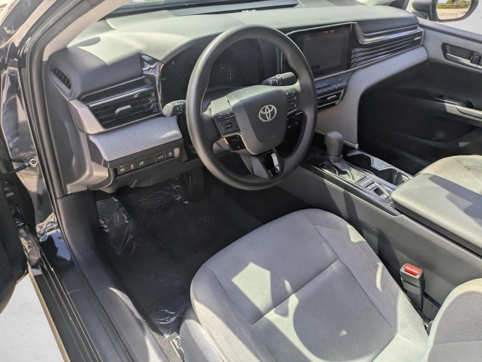 2025 Toyota Camry LE (Natl)