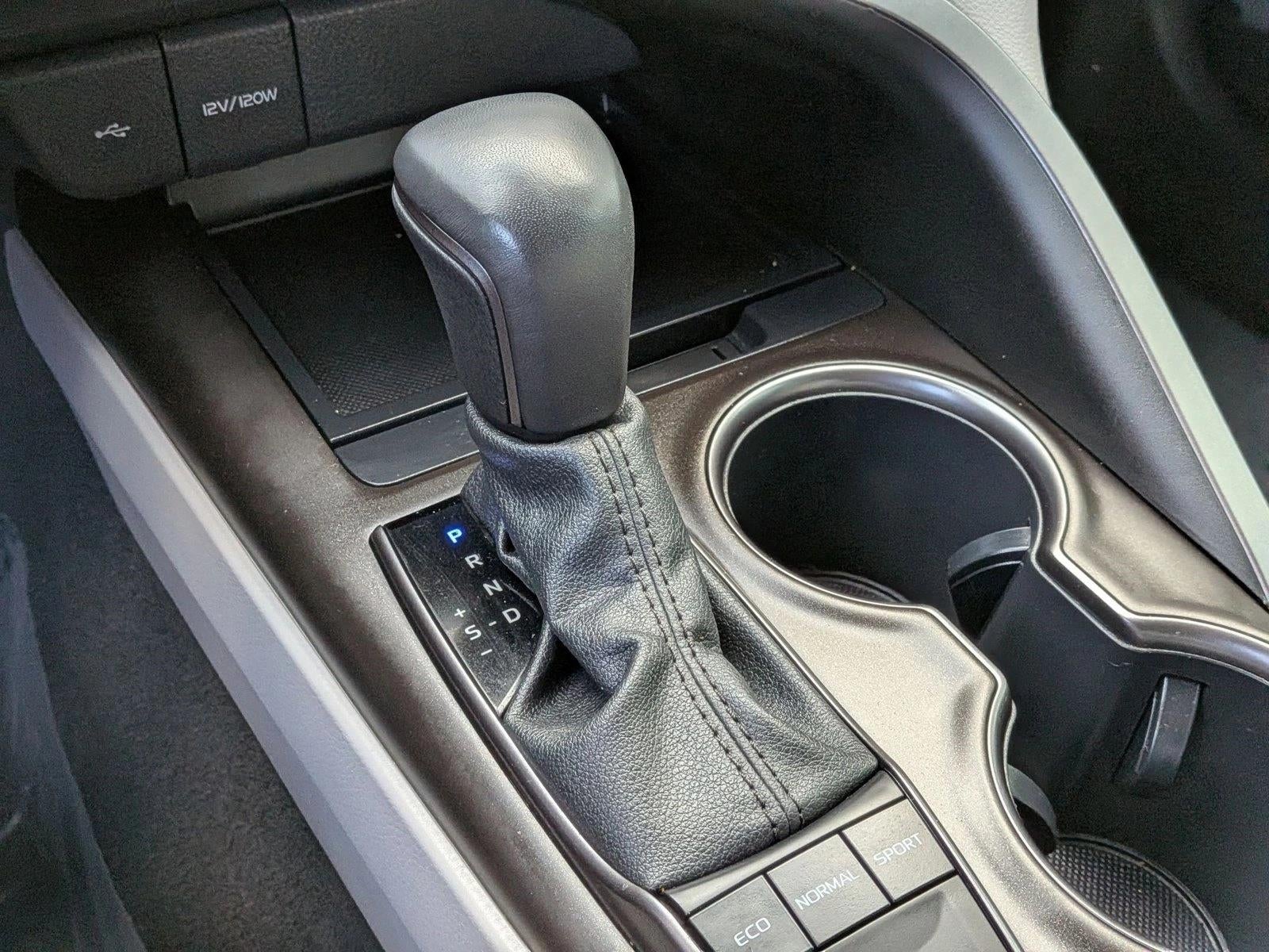 2022 Toyota Camry SE Auto (SE)