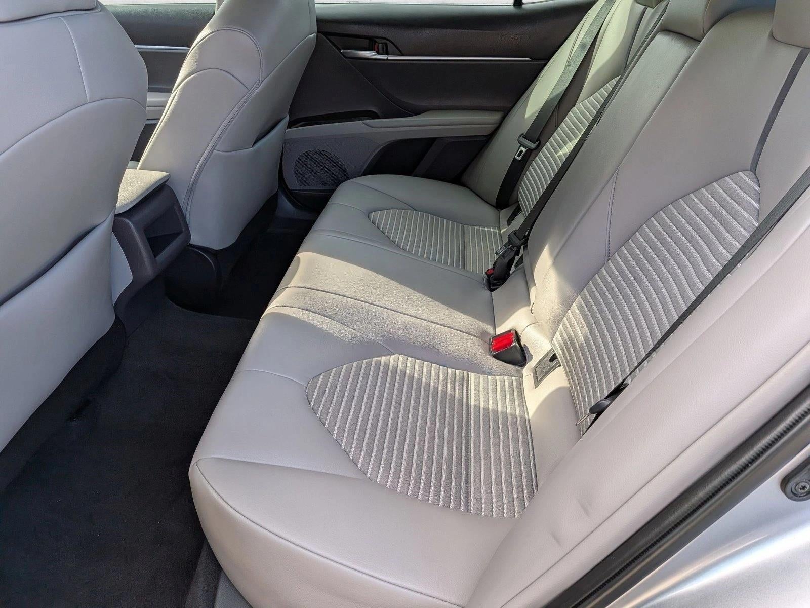 2022 Toyota Camry SE Auto (SE)