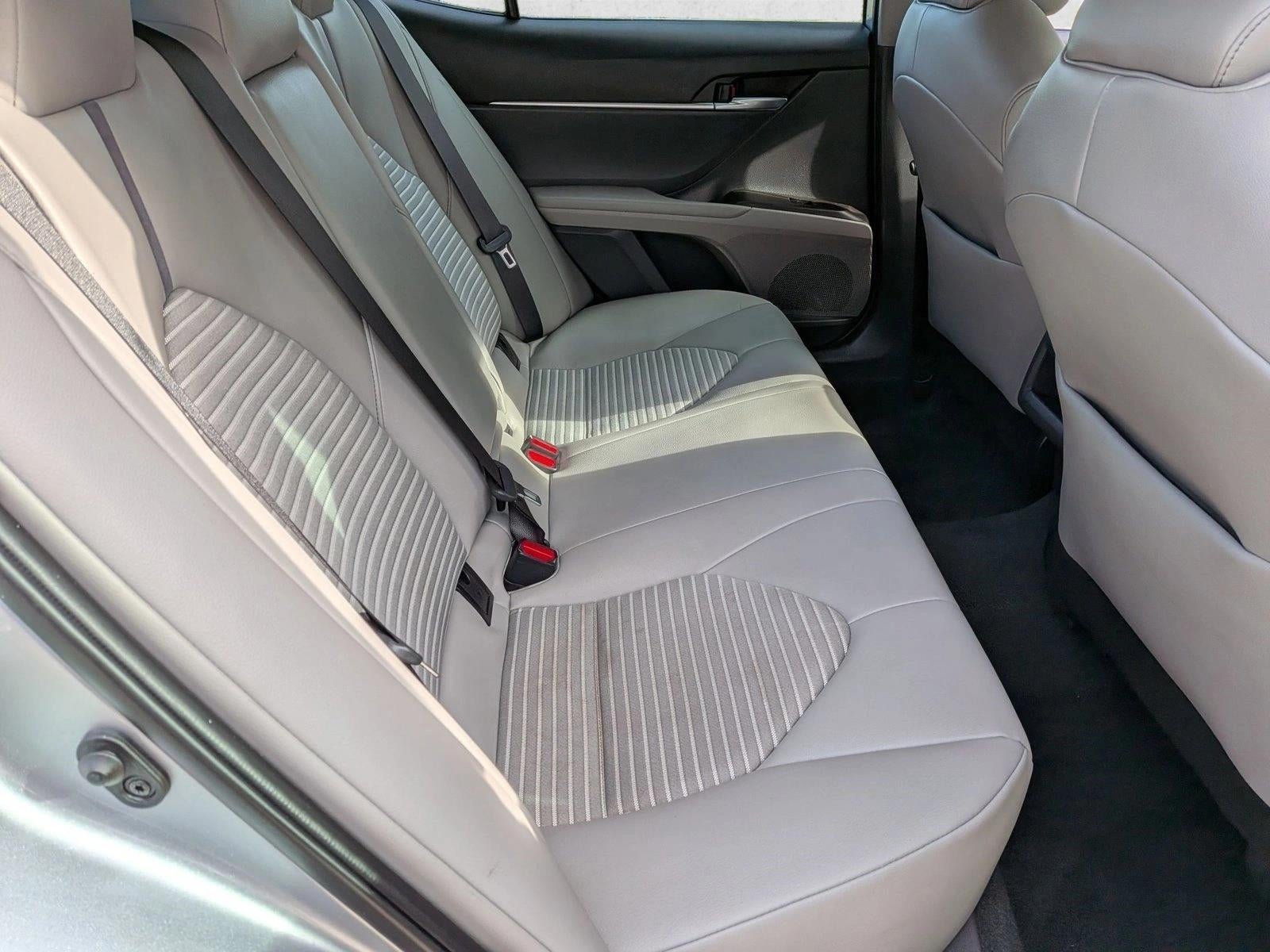 2022 Toyota Camry SE Auto (SE)