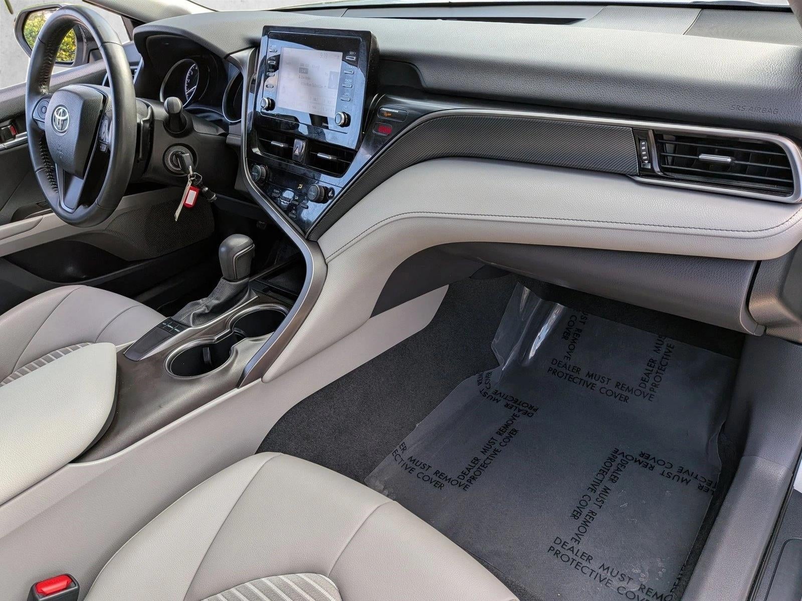 2022 Toyota Camry SE Auto (SE)