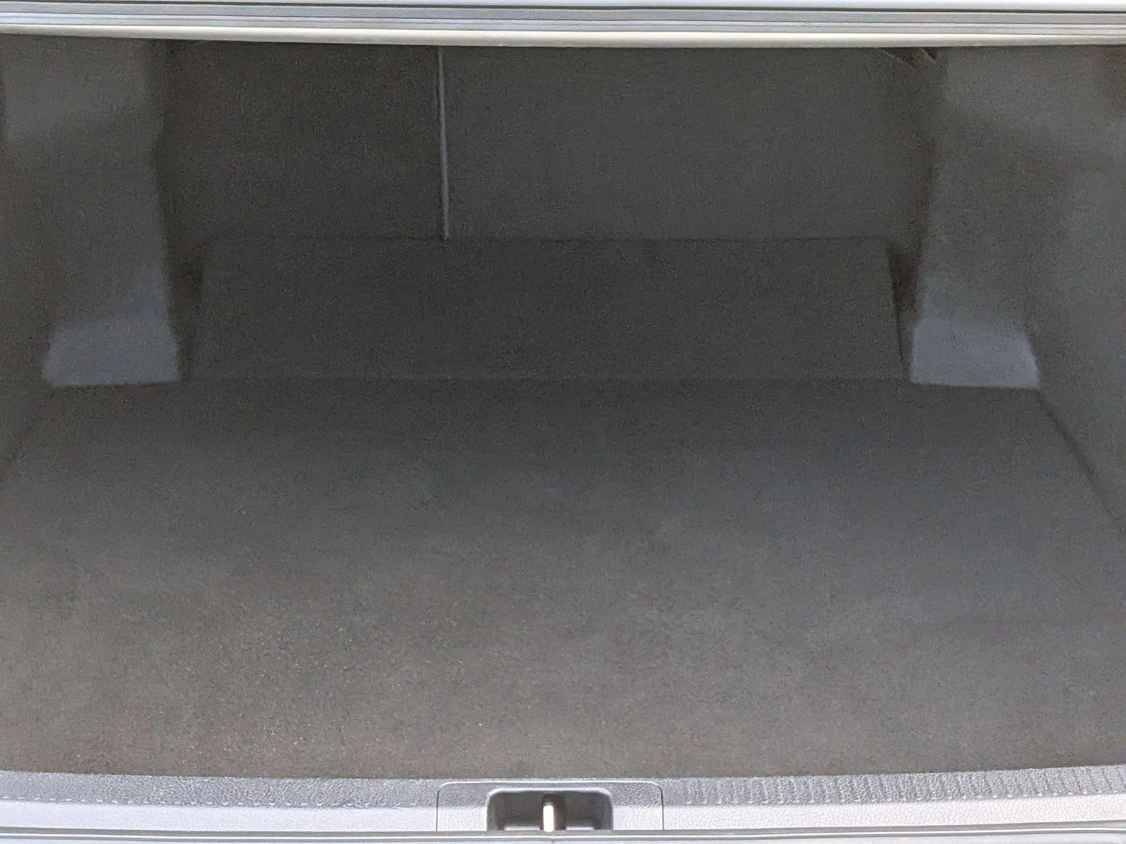 2022 Toyota Camry SE Auto (SE)