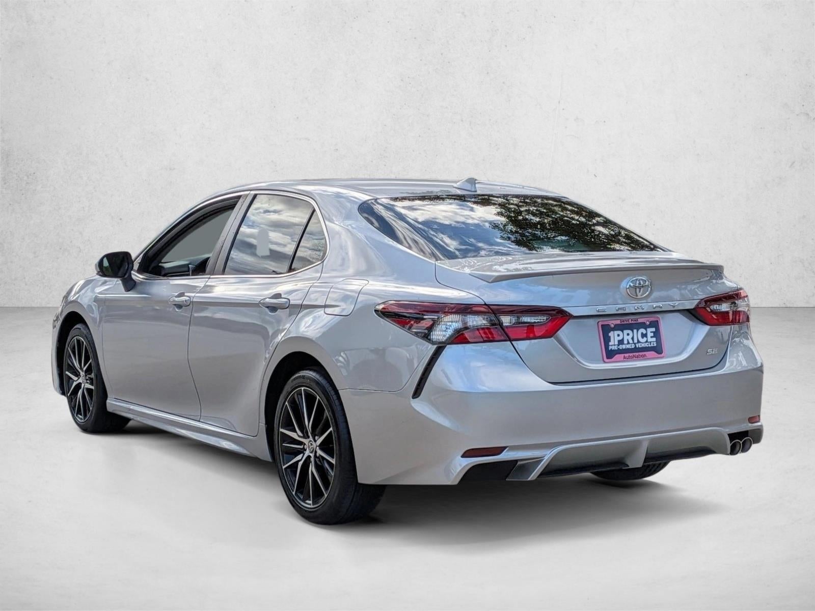 2022 Toyota Camry SE Auto (SE)