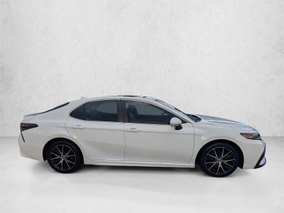 2022 Toyota Camry SE Auto (SE)