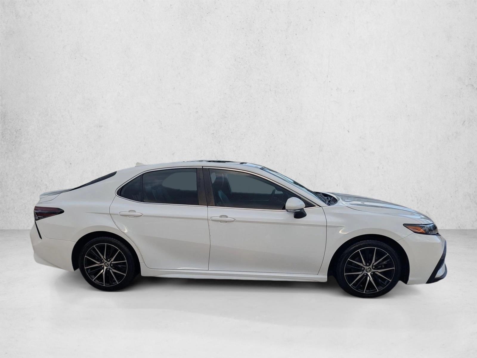 2022 Toyota Camry SE Auto (SE)