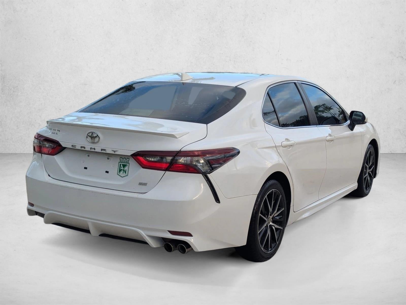2022 Toyota Camry SE Auto (SE)
