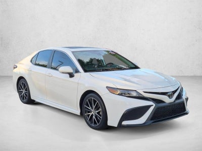 2022 Toyota Camry SE Auto (SE)