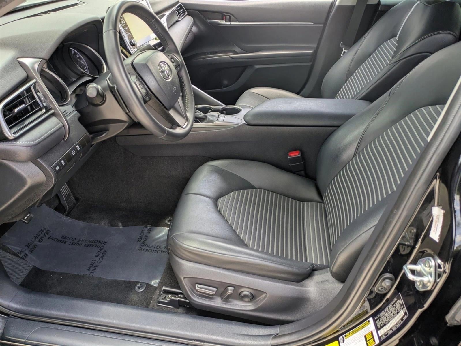 2022 Toyota Camry SE Auto (SE)
