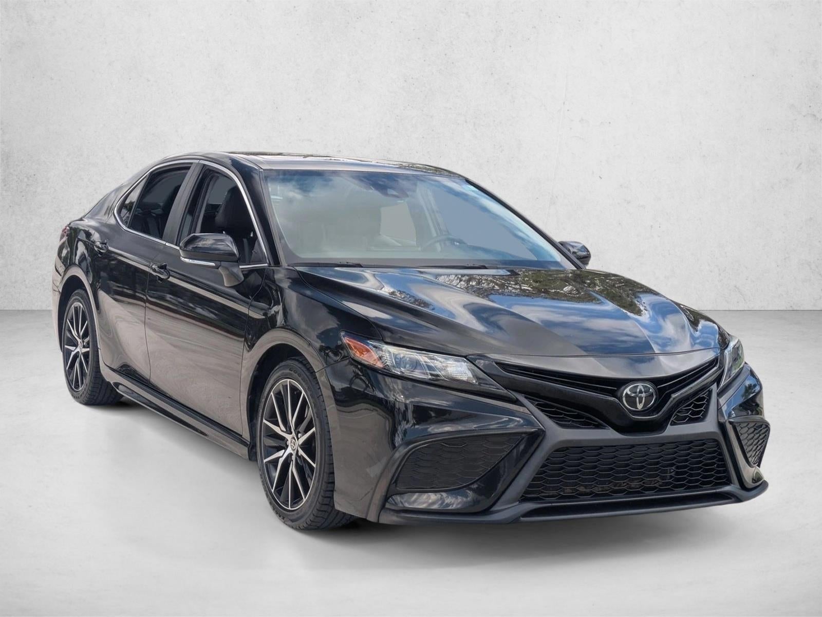 2022 Toyota Camry SE Auto (SE)