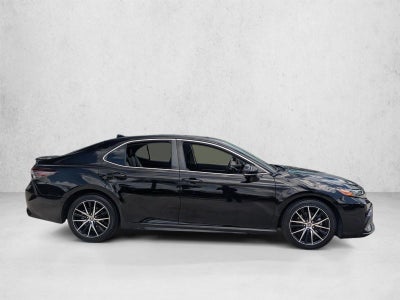 2022 Toyota Camry SE Auto (SE)
