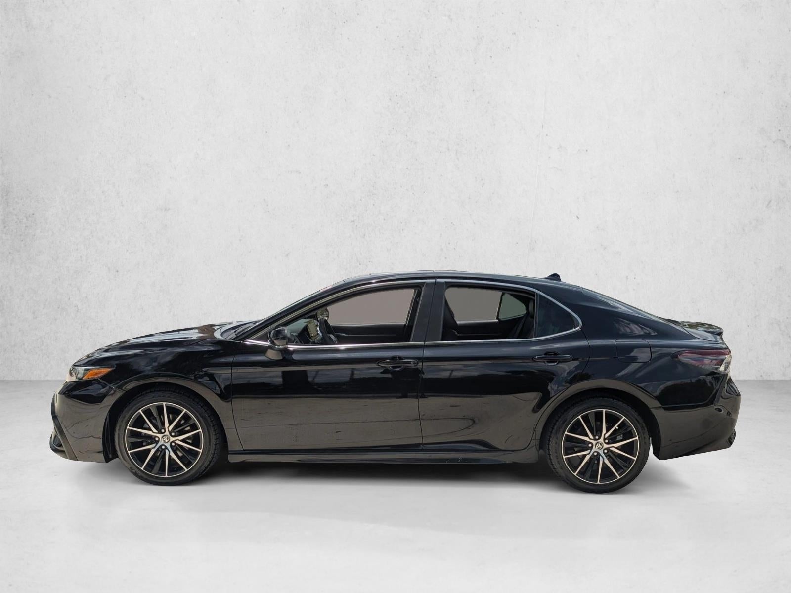2022 Toyota Camry SE Auto (SE)