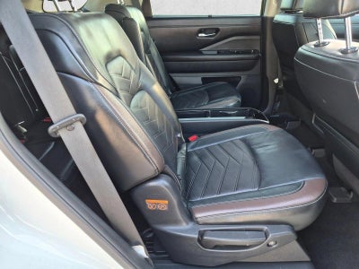 2022 Nissan Pathfinder Platinum 2WD