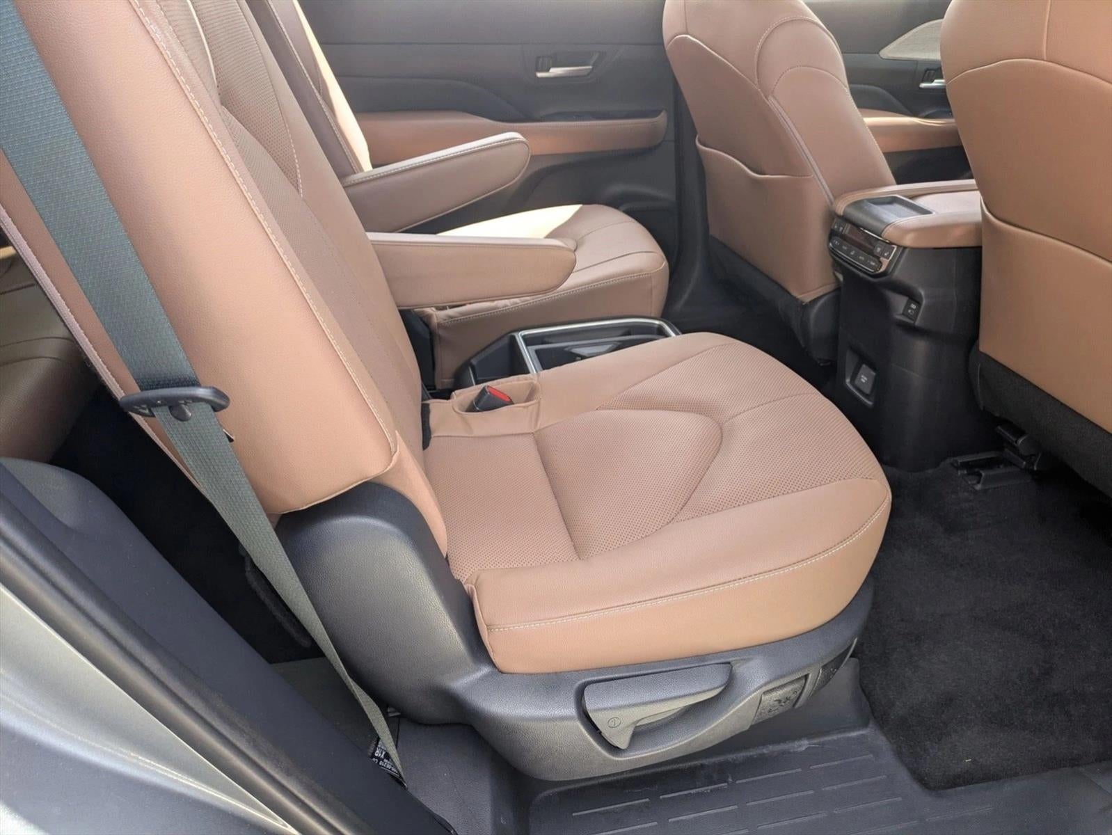 2025 Toyota Grand Highlander Platinum AWD (Natl)