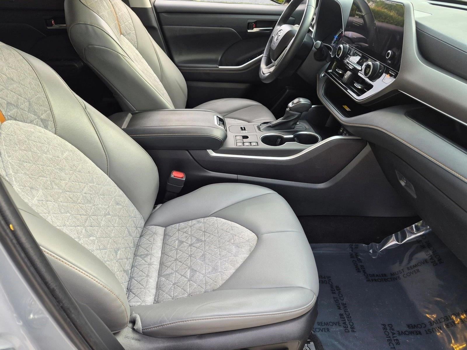 2023 Toyota Highlander Hybrid Bronze Edition AWD (Natl)