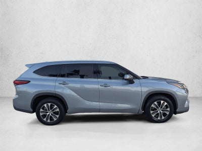 2021 Toyota Highlander XLE FWD (Natl)