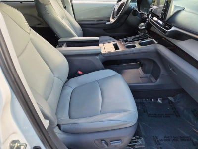2021 Toyota Sienna XLE FWD 8-Passenger (Natl)