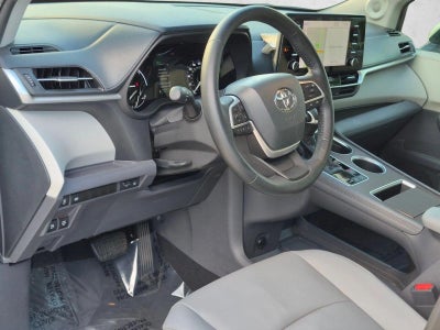 2021 Toyota Sienna XLE FWD 8-Passenger (Natl)
