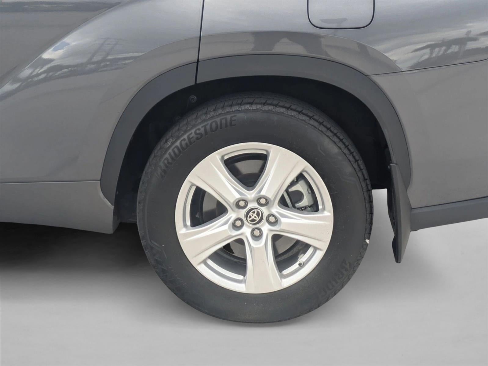 2024 Toyota Highlander LE FWD (Natl)