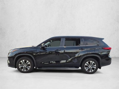 2023 Toyota Highlander XLE FWD (Natl)