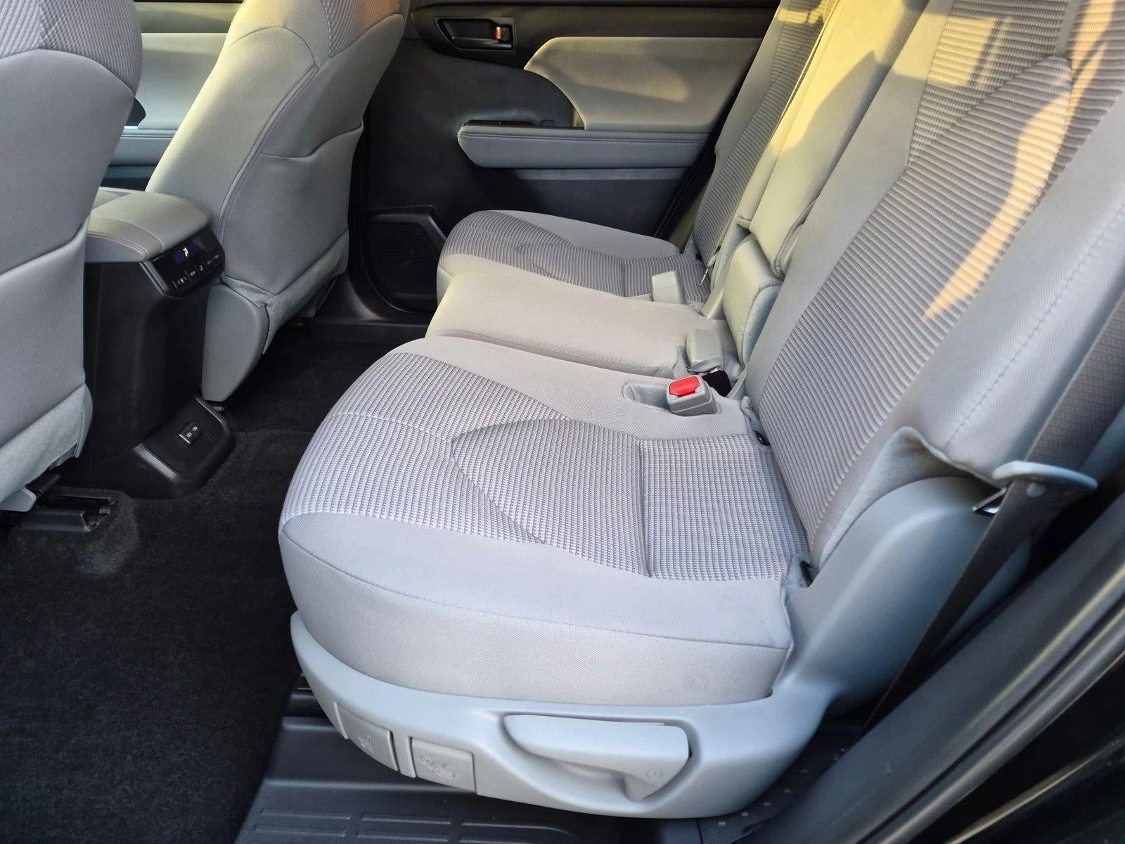 2024 Toyota Highlander LE FWD (Natl)