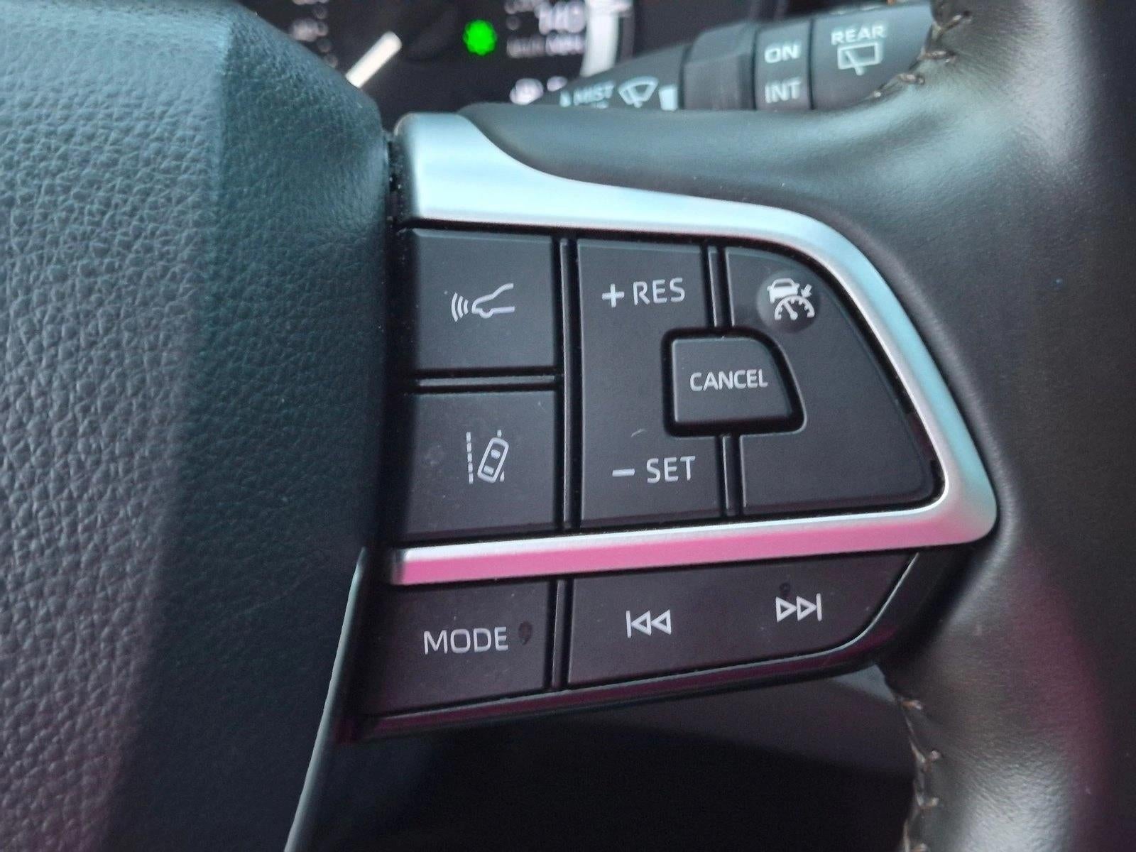 2024 Toyota Highlander LE FWD (Natl)