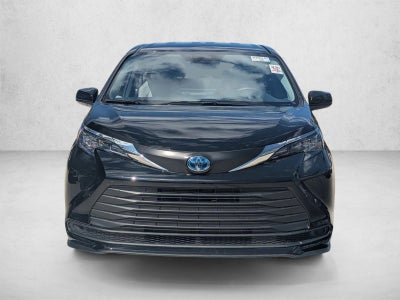 2025 Toyota Sienna LE FWD 8-Passenger (Natl)