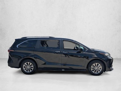 2023 Toyota Sienna XLE FWD 8-Passenger (Natl)