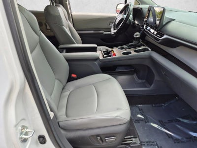 2023 Toyota Sienna XLE FWD 8-Passenger (Natl)