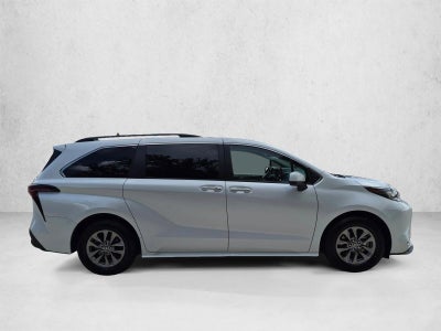 2023 Toyota Sienna XLE FWD 8-Passenger (Natl)