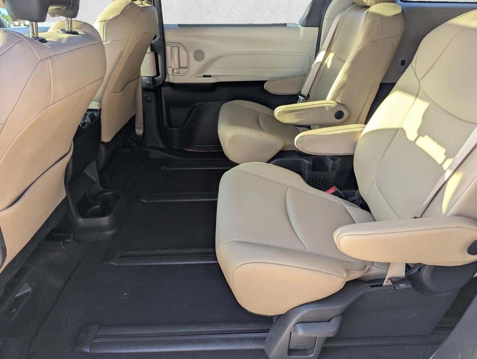 2022 Toyota Sienna XLE FWD 7-Passenger (Natl)