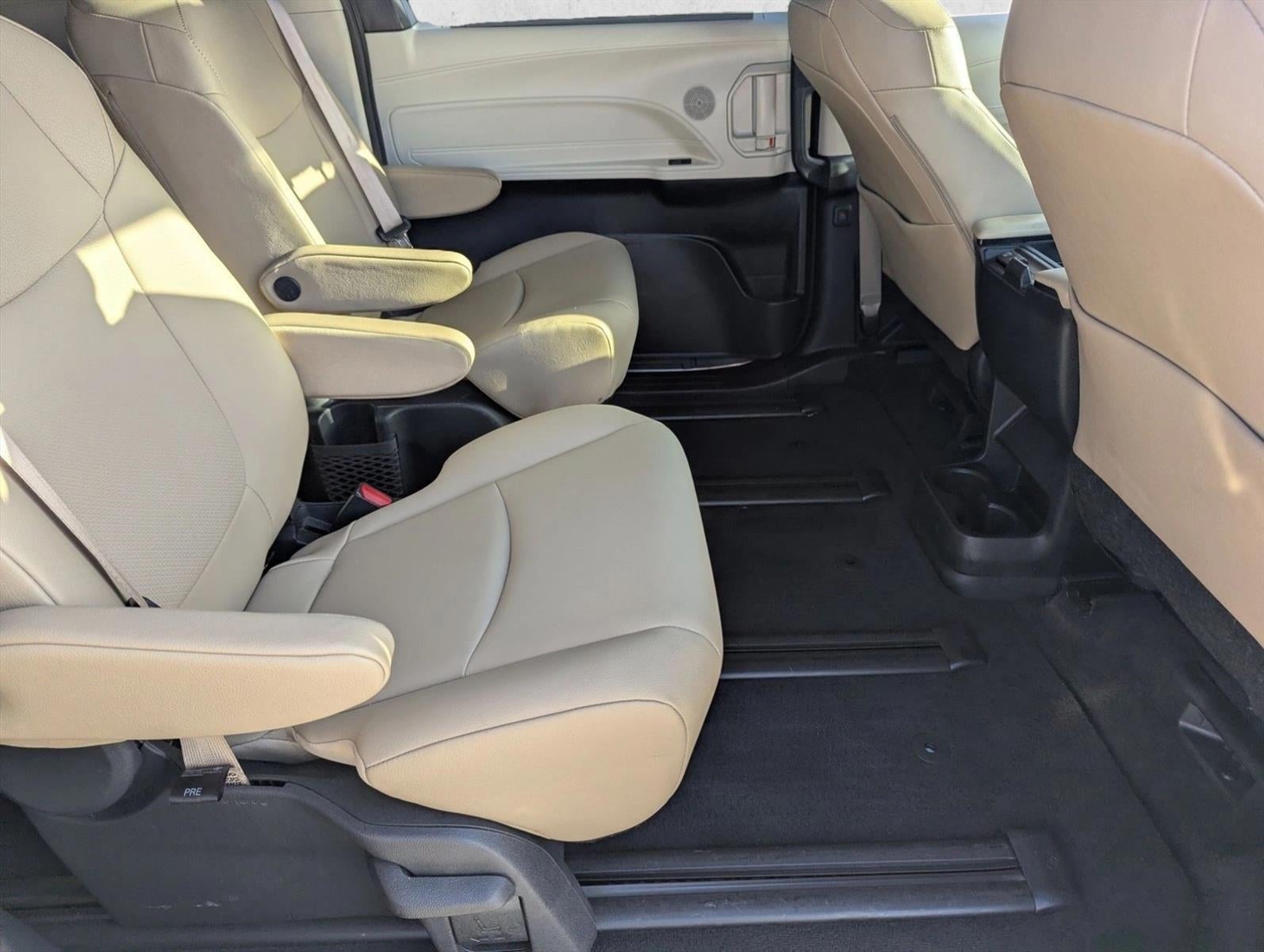 2022 Toyota Sienna XLE FWD 7-Passenger (Natl)